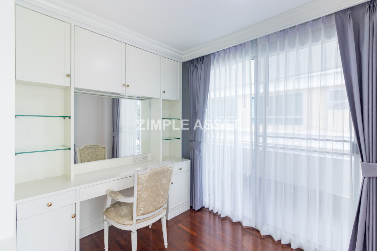 For RentSukhumvit, Asoke, Thonglor : Line ID: @zimple_asset  Residence for Rent in Soi Sawatdi, Sukhumvit. Spacious rooms, fully furnished, prime location.