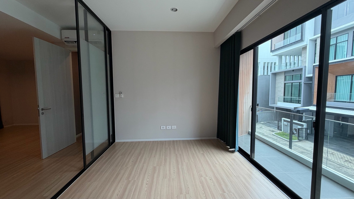 For SaleTownhomePattanakan, Srinakarin : Urgent sale, great price, Navana Define Srinakarin-Rama 9, luxury townhome, 3 floors, large functions, good value, premium location.