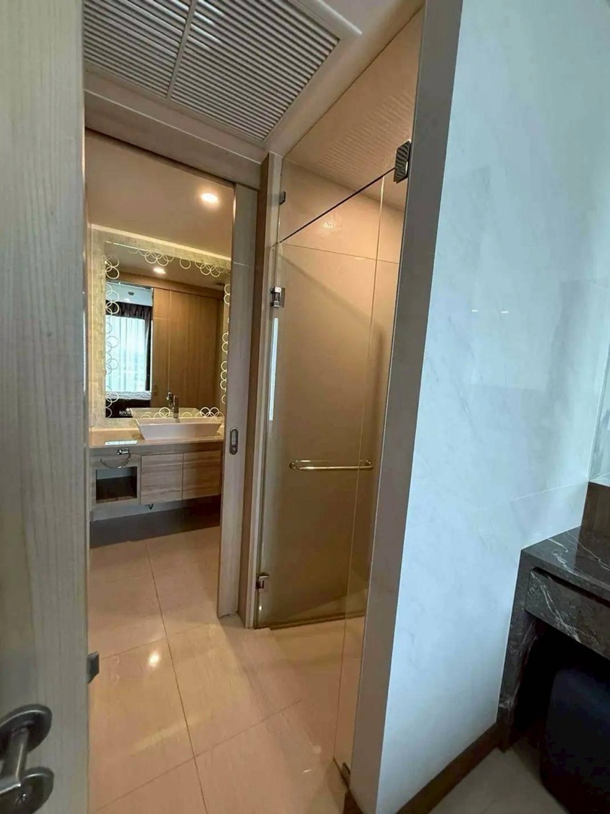 For SaleCondoPattaya, Bangsaen, Chonburi : Sea view condo for sale, The Riviera Jomtien, 33rd floor, city view, size 34.45 sq m, 1 bedroom, price 5,000,000 baht.