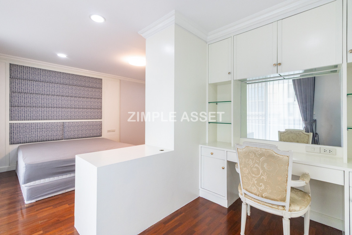 For RentSukhumvit, Asoke, Thonglor : Line ID: @zimple_asset  Residence for Rent in Soi Sawatdi, Sukhumvit. Spacious rooms, fully furnished, prime location.