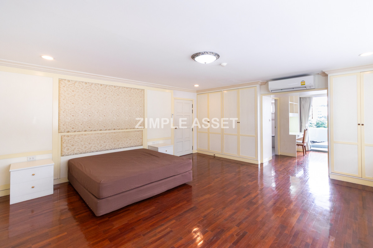 For RentSukhumvit, Asoke, Thonglor : Line ID: @zimple_asset  Residence for Rent in Soi Sawatdi, Sukhumvit. Spacious rooms, fully furnished, prime location.