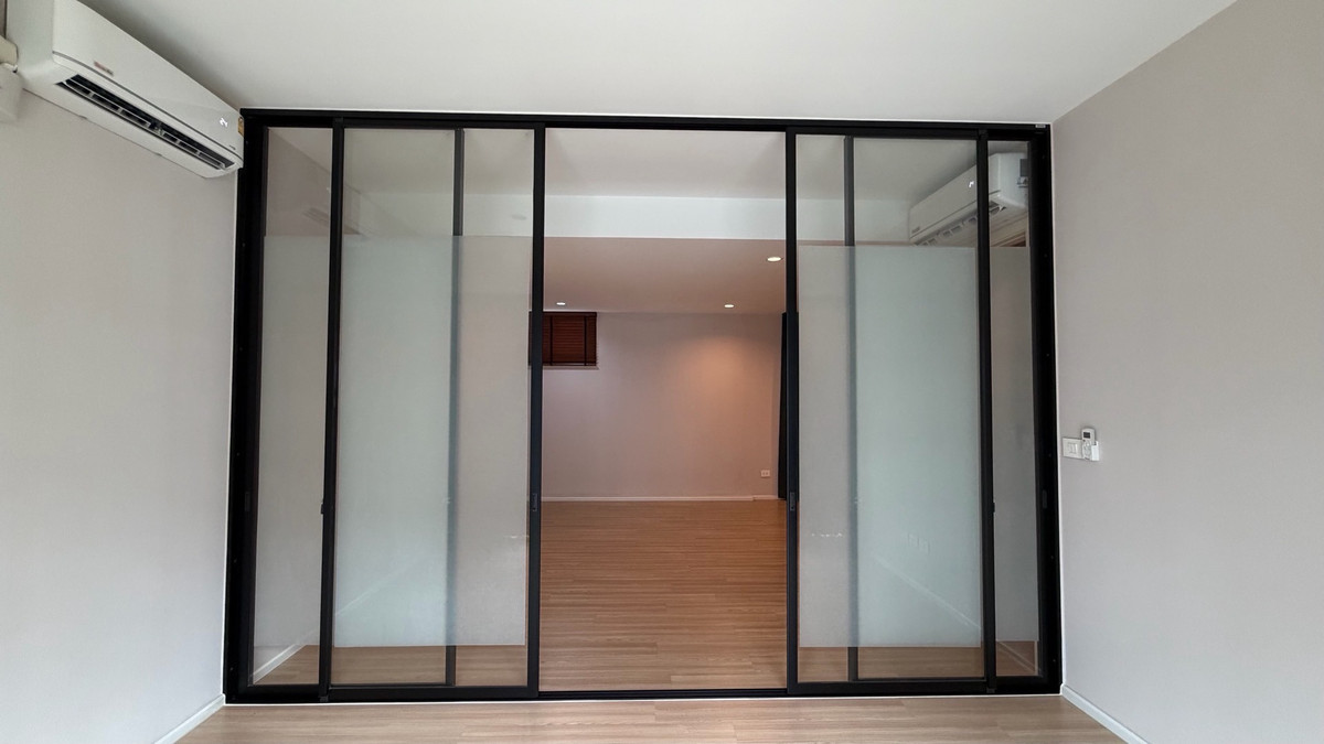 For SaleTownhomePattanakan, Srinakarin : Urgent sale, great price, Navana Define Srinakarin-Rama 9, luxury townhome, 3 floors, large functions, good value, premium location.