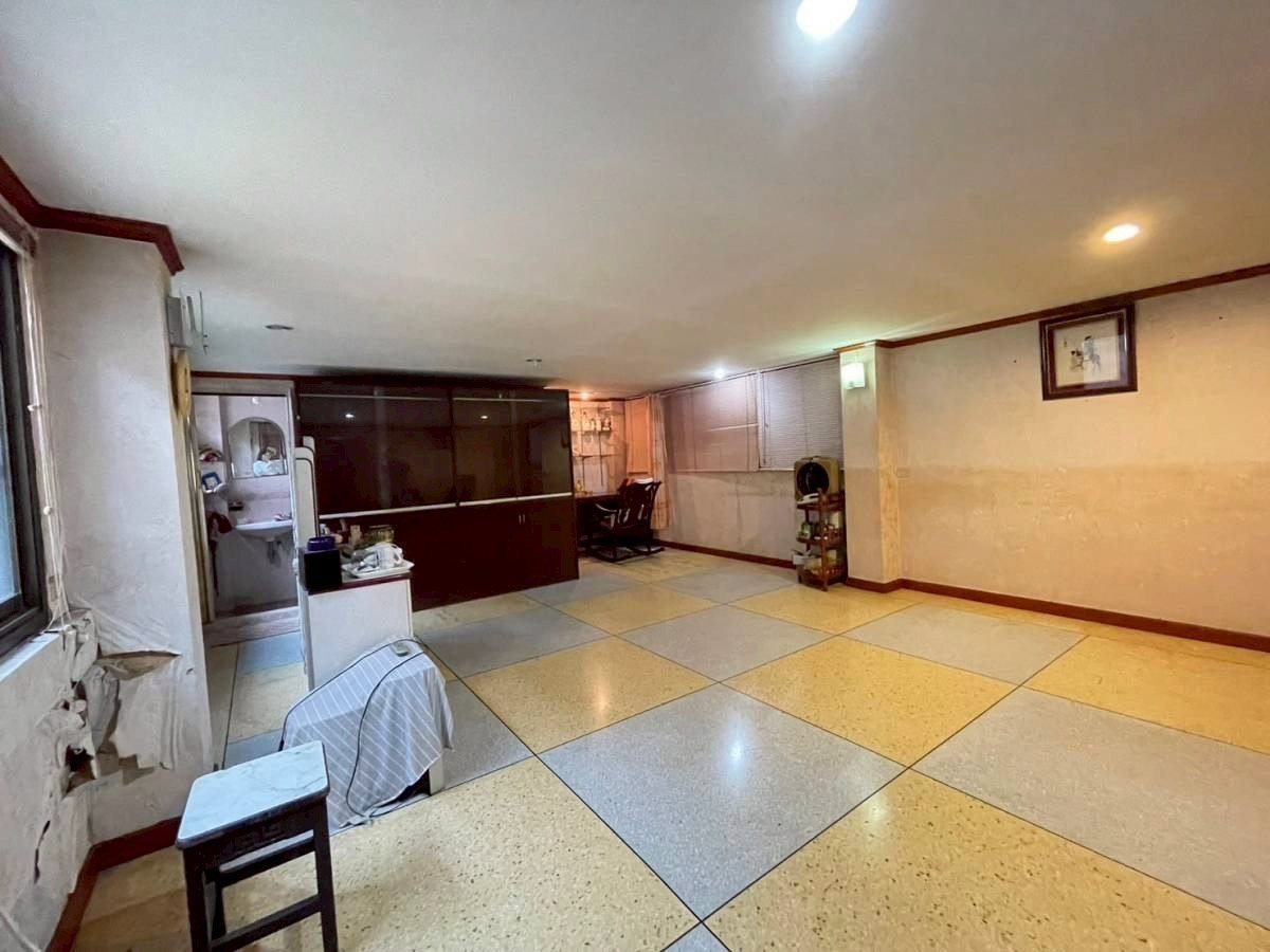 ขายอาคารพาณิชย์ราชเทวี พญาไท : 93044 - ขาย!!อาคารพาณิชย์ 2 คูหา 5 ชั้น + ชั้นลอย ทำเลทอง พระราม 6 ซอย 19 ติดไปรษณีย์ไทย อุรุพงษ์ ถนนเพชรบุรี เขตราชเทวี พญาไท กรุงเทพฯ