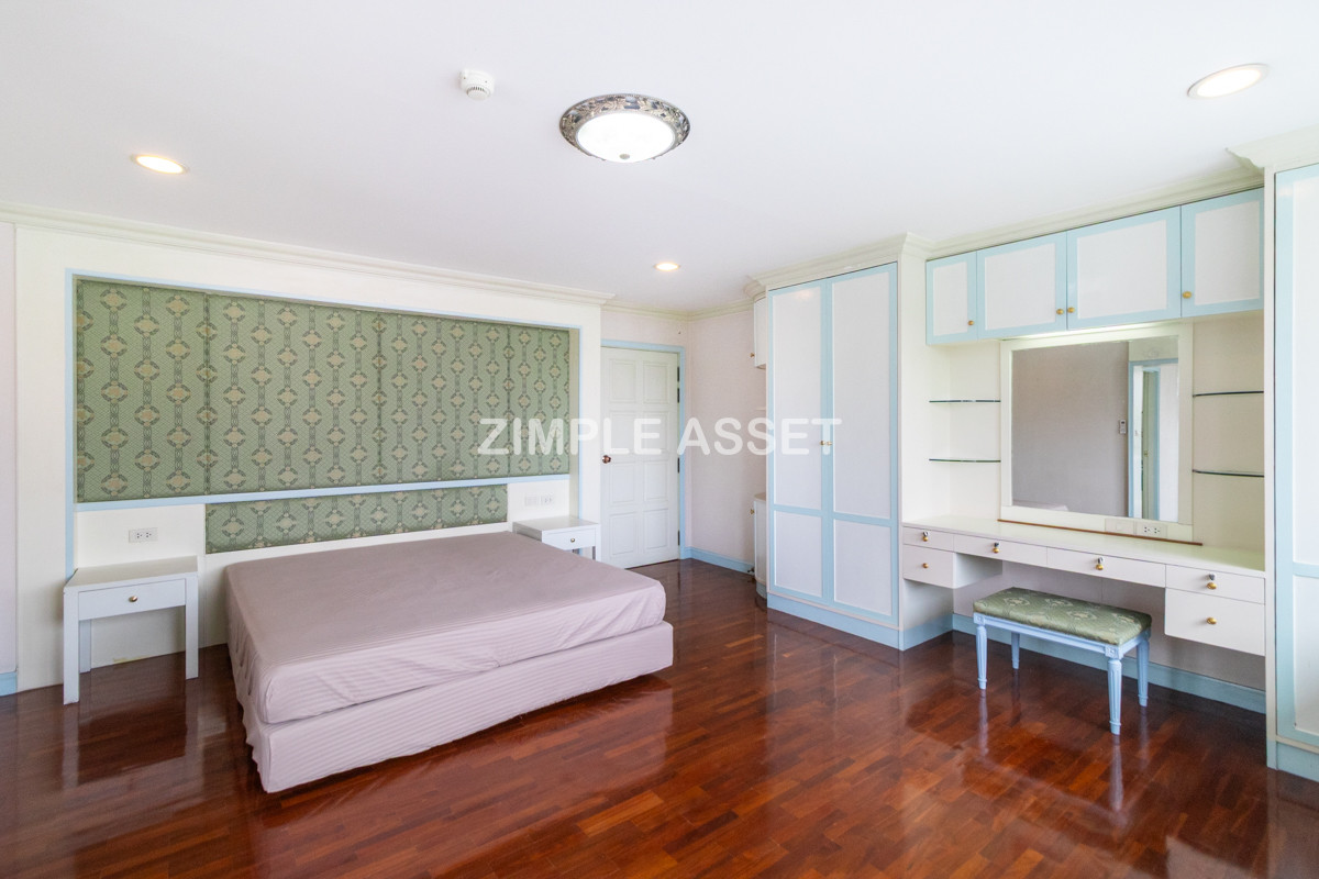 For RentSukhumvit, Asoke, Thonglor : Line ID: @zimple_asset  Residence for Rent in Soi Sawatdi, Sukhumvit. Spacious rooms, fully furnished, prime location.