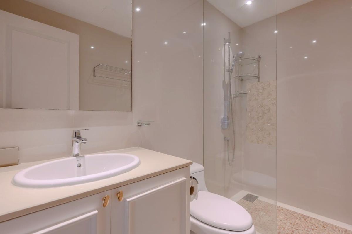 For RentCondoNana, North Nana,Sukhumvit13, Soi Nana : 🔥For urgent rent🔥The Oleander Sukhumvit 11, near BTS Nana / MRT Phetchaburi, fully furnished, ready to move in