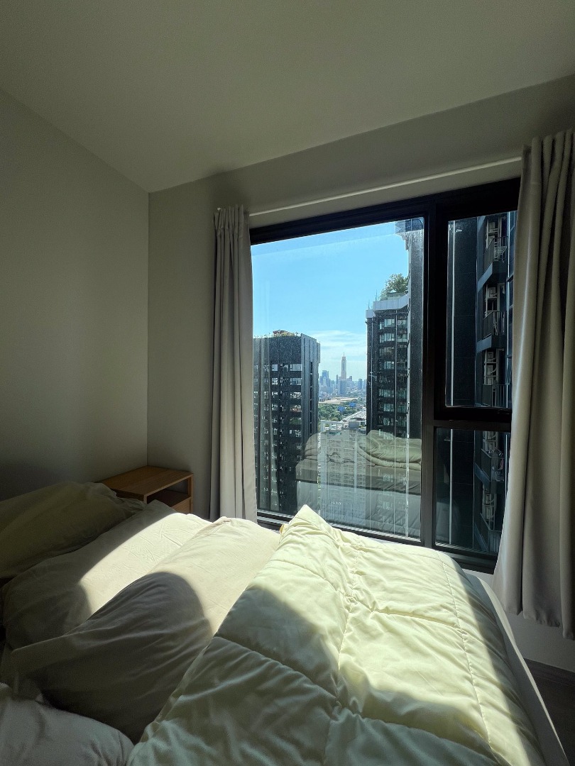 ขายคอนโดพระราม 9 เพชรบุรีตัดใหม่ RCA : 🔥ขายด่วน🔥ไลฟ์ อโศก-พระราม 9 เฟอร์นิเจอร์ครบพร้อมเข้าอยู่ ใกล้ MRT พระราม 9 และ Airport Link มักกะสัน