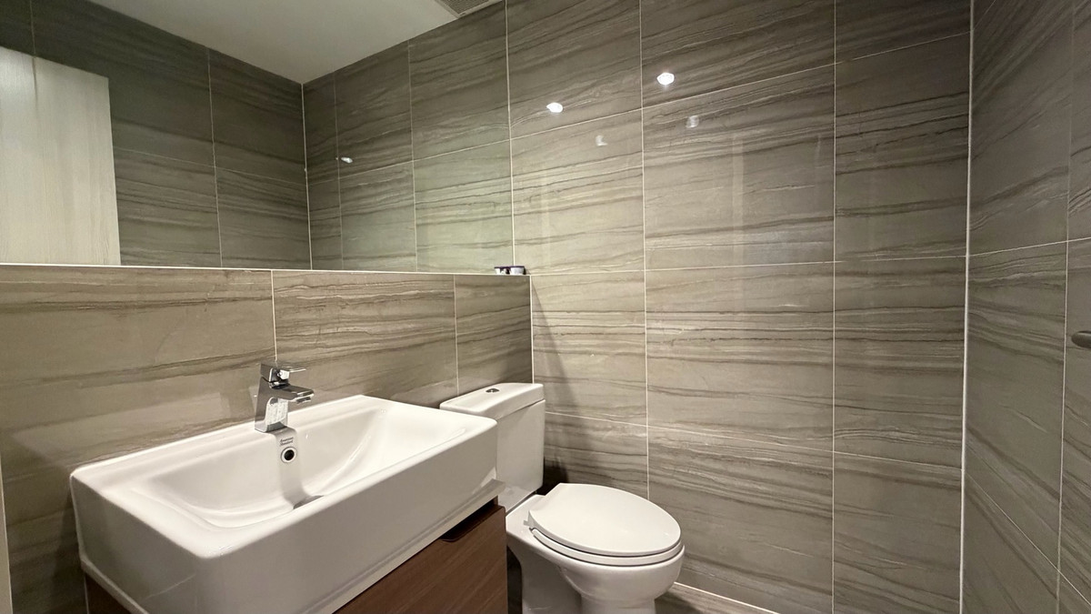 For SaleTownhomePattanakan, Srinakarin : Urgent sale, great price, Navana Define Srinakarin-Rama 9, luxury townhome, 3 floors, large functions, good value, premium location.