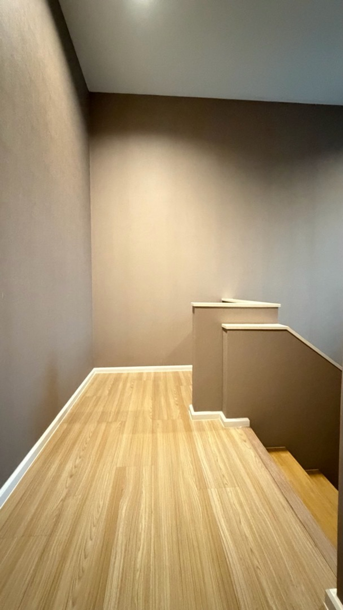 For SaleTownhomePattanakan, Srinakarin : Urgent sale, great price, Navana Define Srinakarin-Rama 9, luxury townhome, 3 floors, large functions, good value, premium location.