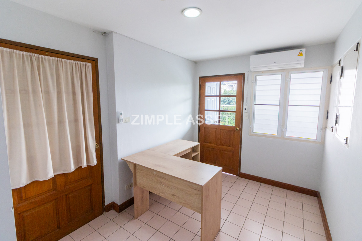 For RentSukhumvit, Asoke, Thonglor : Line ID: @zimple_asset  Residence for Rent in Soi Sawatdi, Sukhumvit. Spacious rooms, fully furnished, prime location.