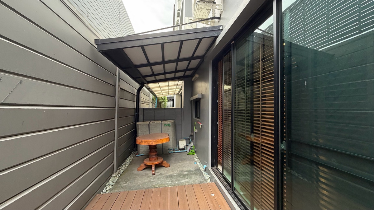 For SaleTownhomePattanakan, Srinakarin : Urgent sale, great price, Navana Define Srinakarin-Rama 9, luxury townhome, 3 floors, large functions, good value, premium location.