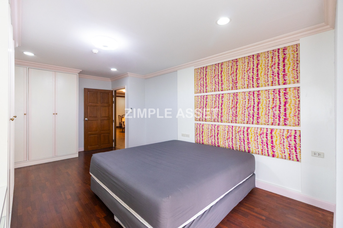 For RentSukhumvit, Asoke, Thonglor : Line ID: @zimple_asset  Residence for Rent in Soi Sawatdi, Sukhumvit. Spacious rooms, fully furnished, prime location.