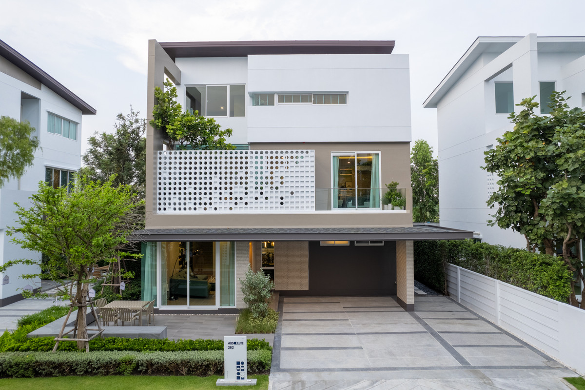 ขายบ้านสมุทรปราการ สำโรง : บ้านเดี่ยว โซนบางนา 4 นอน 4 น้ำ 3 ที่จอดรถ 1 ห้องแม่บ้าน “์Nirvana Absolute Bangna” 081-245-7349