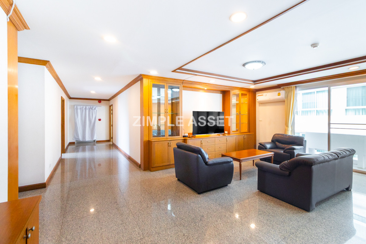 For RentSukhumvit, Asoke, Thonglor : Line ID: @zimple_asset  Residence for Rent in Soi Sawatdi, Sukhumvit. Spacious rooms, fully furnished, prime location.