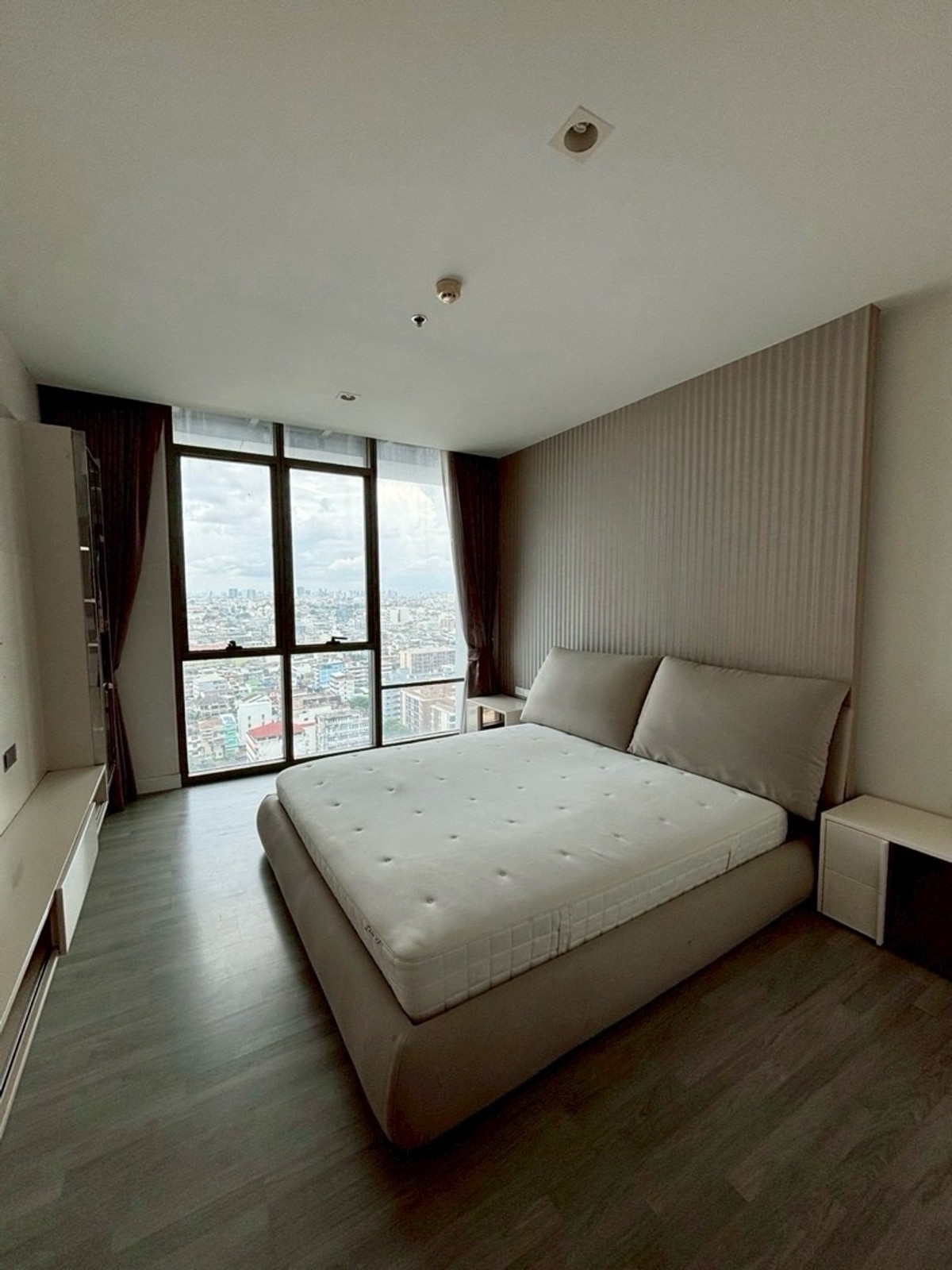 For SaleCondoWongwianyai, Charoennakor : @condocurator📍For sale: The Room BTS Wongwian Yai, 2 bedroom format, with furniture [PM4253]