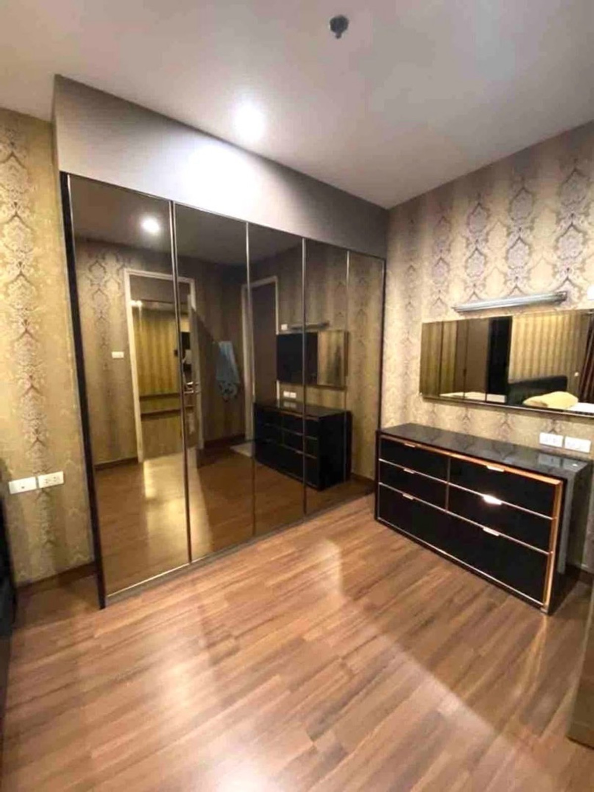 For RentCondoRama3 (Riverside),Satupadit : 🏙 For Rent : Supalai Prima Riva, Luxury Riverside Condominium with Spacious Living 