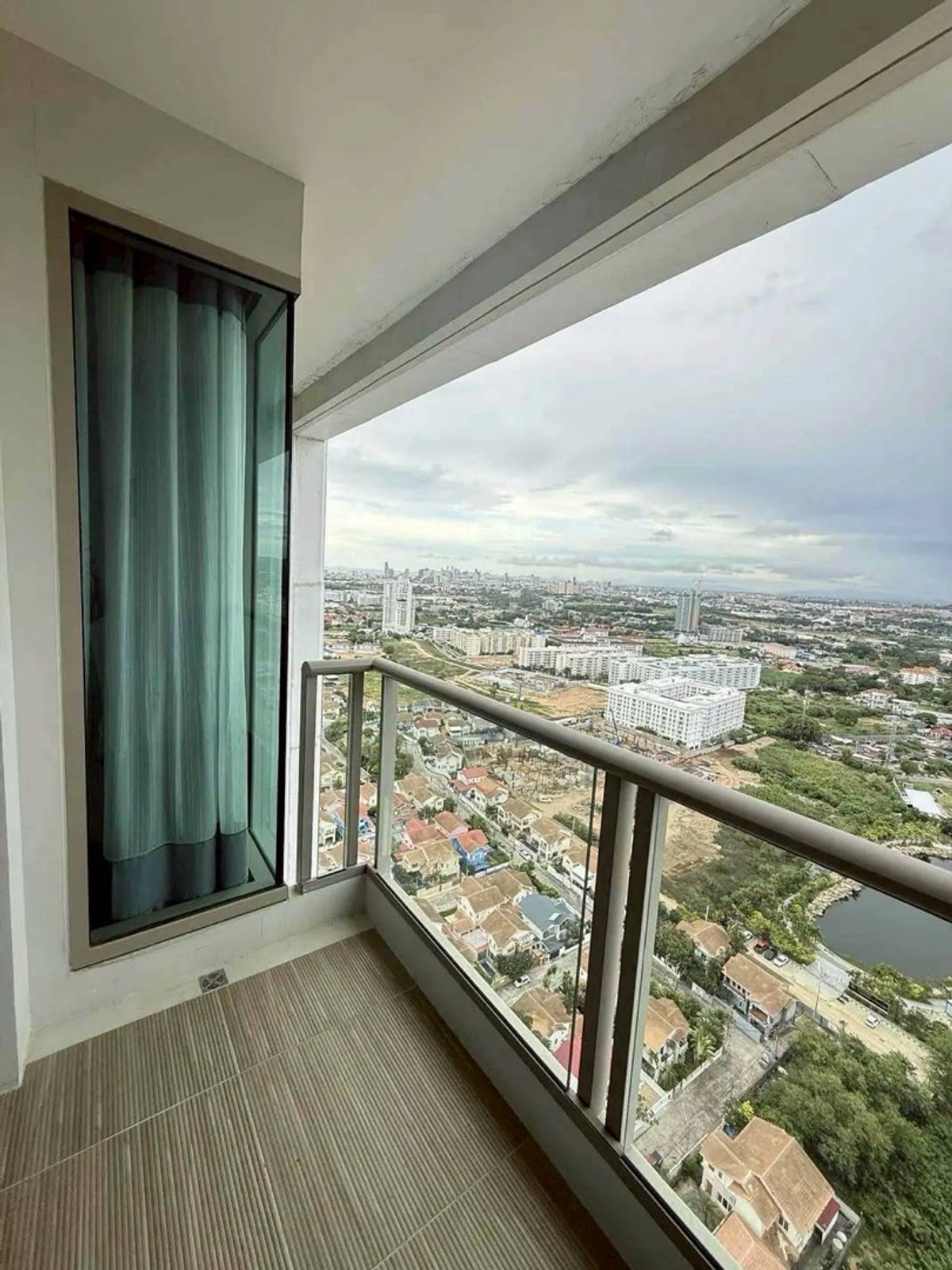 For SaleCondoPattaya, Bangsaen, Chonburi : Sea view condo for sale, The Riviera Jomtien, 33rd floor, city view, size 34.45 sq m, 1 bedroom, price 5,000,000 baht.