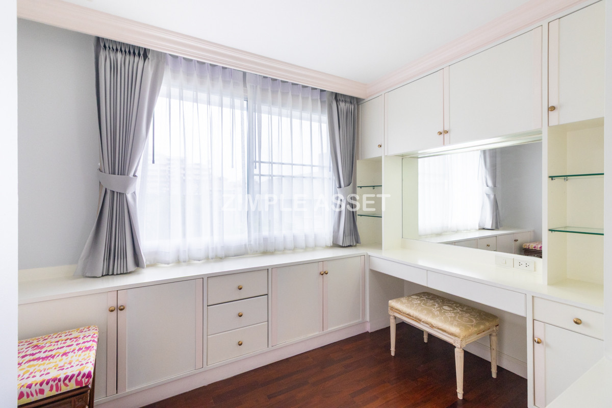For RentSukhumvit, Asoke, Thonglor : Line ID: @zimple_asset  Residence for Rent in Soi Sawatdi, Sukhumvit. Spacious rooms, fully furnished, prime location.