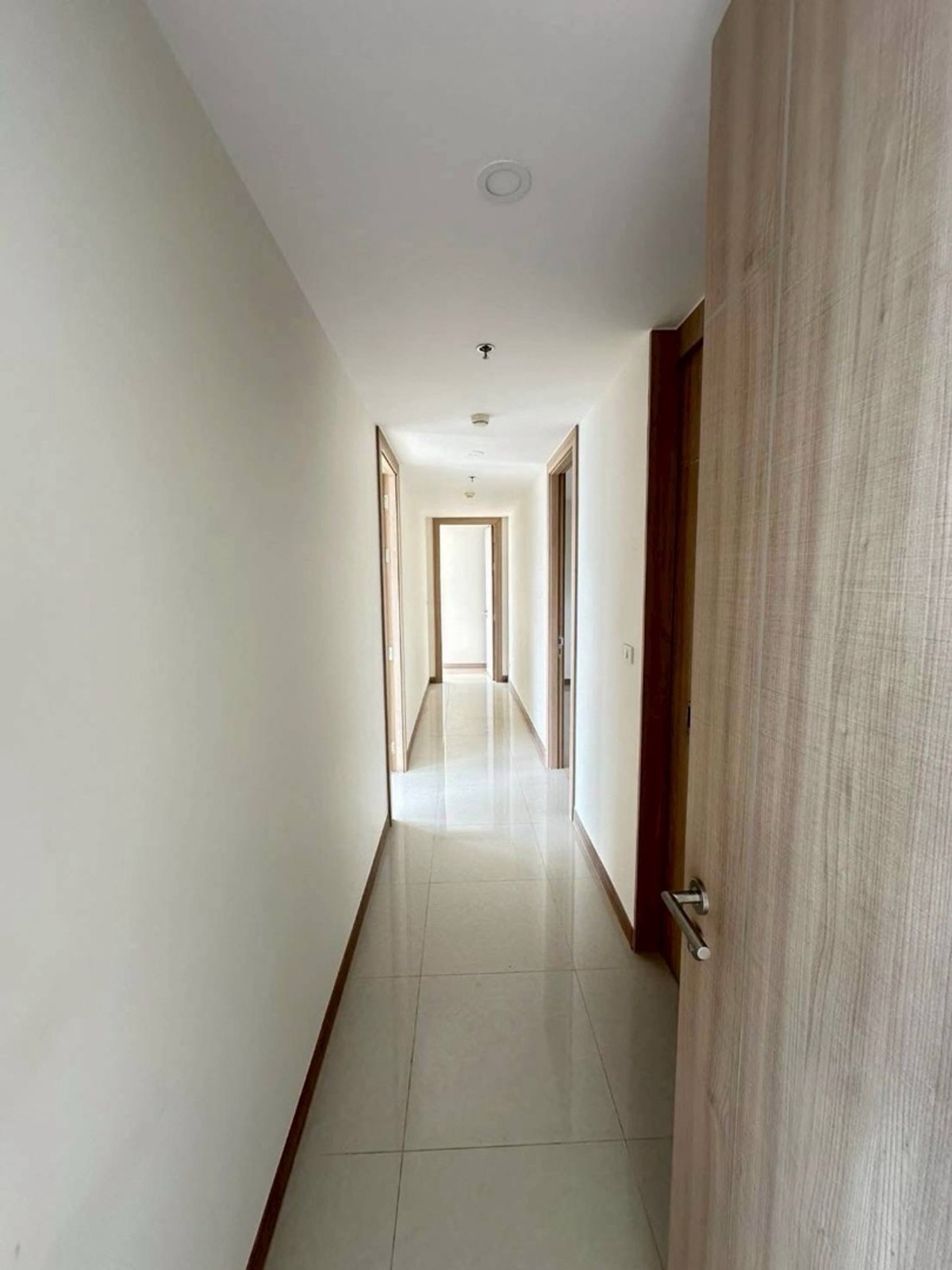 For SaleCondoPattaya, Bangsaen, Chonburi : Luxury condo for sale in Pattaya, The Riviera Jomtien, 34th floor, open sea view, 5 bedrooms, 4 bathrooms, size 179 sq m, price 33,000,000 baht.