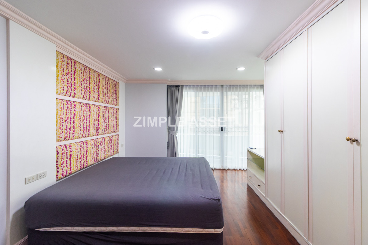 For RentSukhumvit, Asoke, Thonglor : Line ID: @zimple_asset  Residence for Rent in Soi Sawatdi, Sukhumvit. Spacious rooms, fully furnished, prime location.