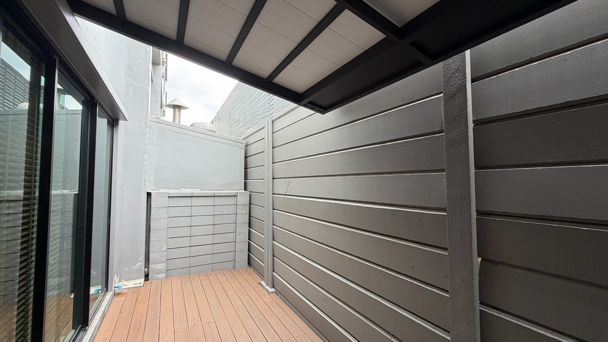 For SaleTownhomePattanakan, Srinakarin : Urgent sale, great price, Navana Define Srinakarin-Rama 9, luxury townhome, 3 floors, large functions, good value, premium location.