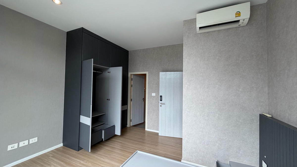 For SaleTownhomePattanakan, Srinakarin : Urgent sale, great price, Navana Define Srinakarin-Rama 9, luxury townhome, 3 floors, large functions, good value, premium location.