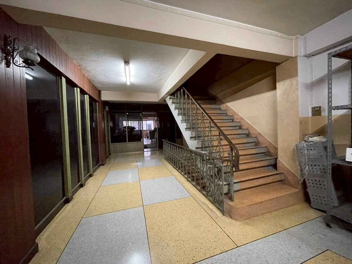 ขายอาคารพาณิชย์ราชเทวี พญาไท : 93044 - ขาย!!อาคารพาณิชย์ 2 คูหา 5 ชั้น + ชั้นลอย ทำเลทอง พระราม 6 ซอย 19 ติดไปรษณีย์ไทย อุรุพงษ์ ถนนเพชรบุรี เขตราชเทวี พญาไท กรุงเทพฯ