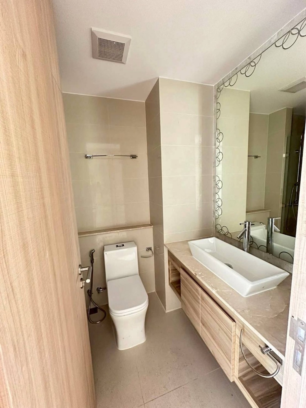 For SaleCondoPattaya, Bangsaen, Chonburi : Luxury condo for sale in Pattaya, The Riviera Jomtien, 34th floor, open sea view, 5 bedrooms, 4 bathrooms, size 179 sq m, price 33,000,000 baht.