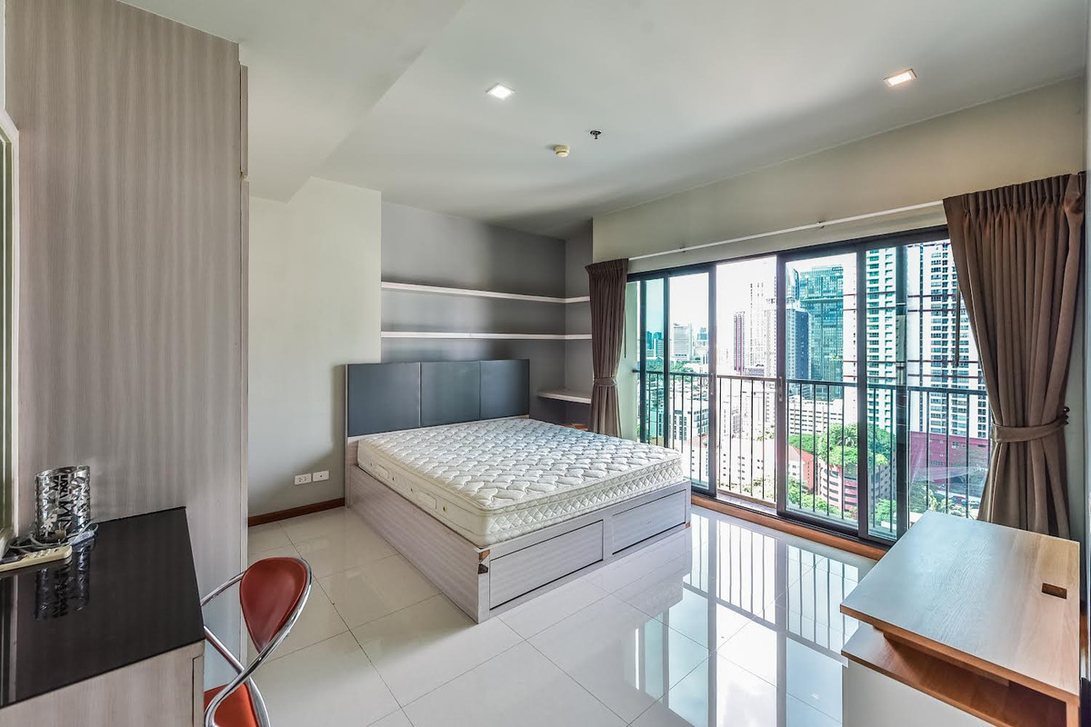 For RentCondoRatchathewi,Phayathai : !! Beautiful room for rent, Noble Revent Condo, near BTS Phaya Thai.