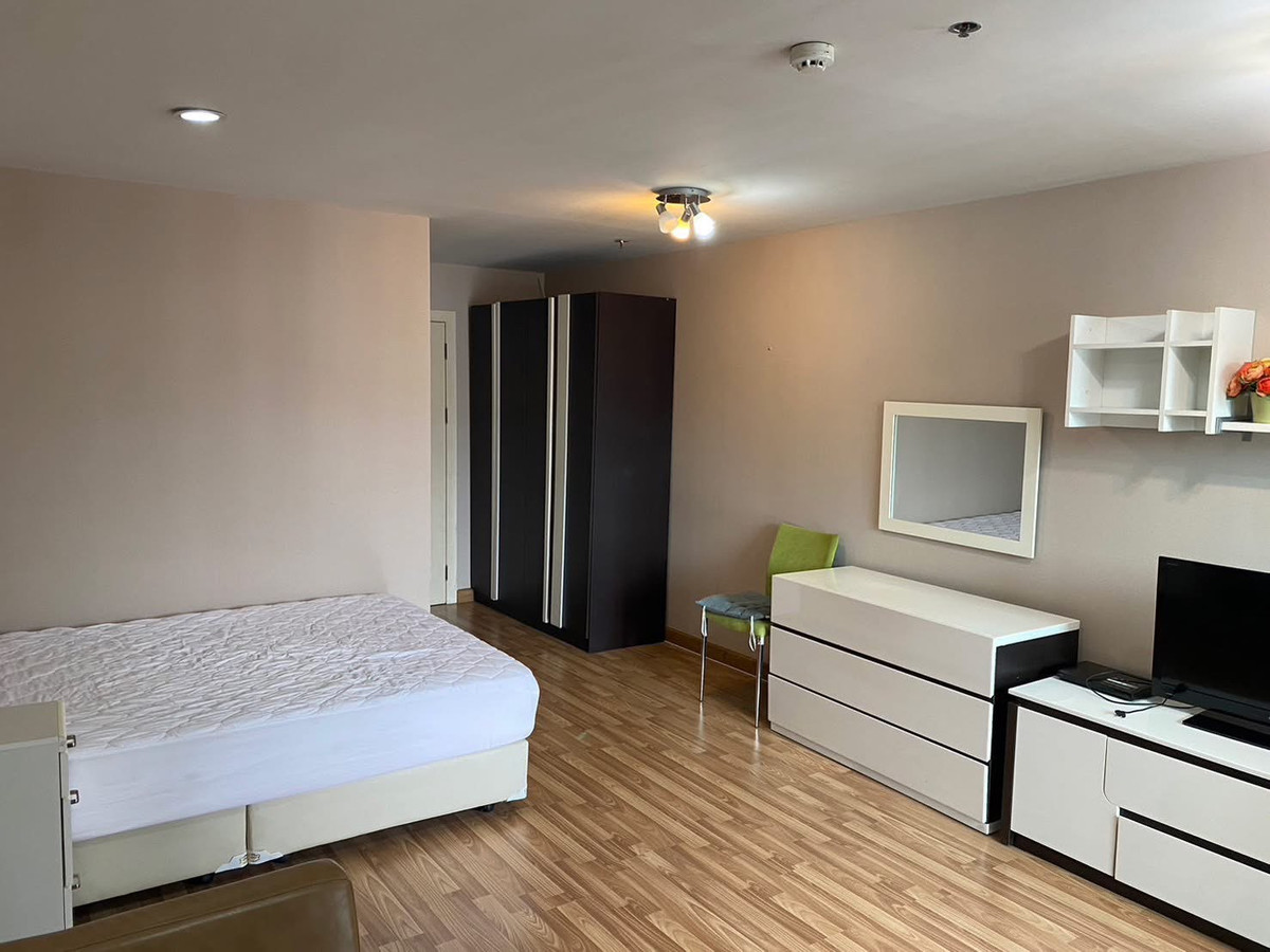 For RentCondoVipawadee, Don Mueang, Lak Si : ME2500121 The price is more than worth it! New condo Regent Home 10 Chaengwattana near BTS Wat Phra Si Mahathat.