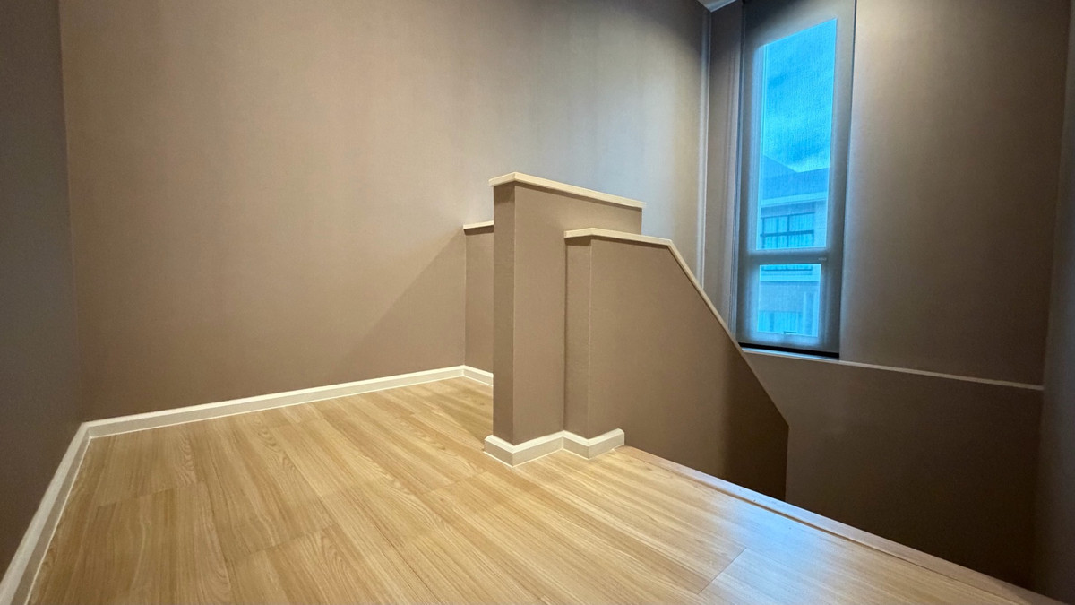 For SaleTownhomePattanakan, Srinakarin : Urgent sale, great price, Navana Define Srinakarin-Rama 9, luxury townhome, 3 floors, large functions, good value, premium location.