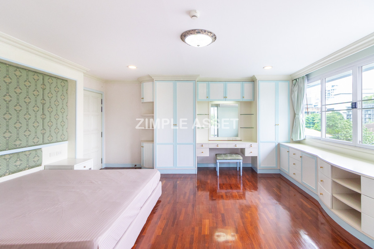 For RentSukhumvit, Asoke, Thonglor : Line ID: @zimple_asset  Residence for Rent in Soi Sawatdi, Sukhumvit. Spacious rooms, fully furnished, prime location.
