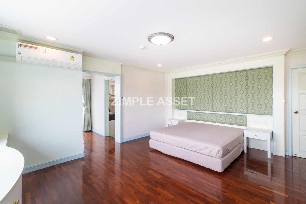 For RentSukhumvit, Asoke, Thonglor : Line ID: @zimple_asset  Residence for Rent in Soi Sawatdi, Sukhumvit. Spacious rooms, fully furnished, prime location.