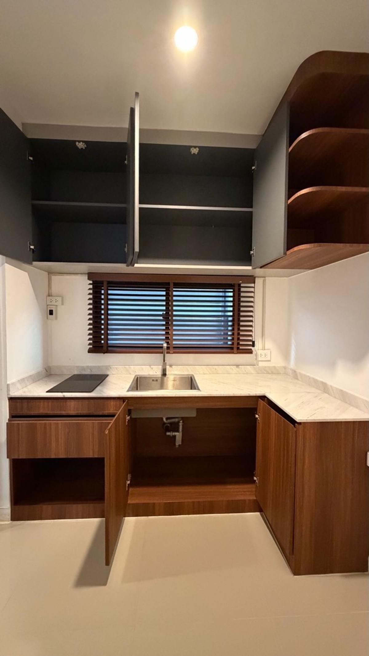 For SaleTownhomePattanakan, Srinakarin : Urgent sale, great price, Navana Define Srinakarin-Rama 9, luxury townhome, 3 floors, large functions, good value, premium location.