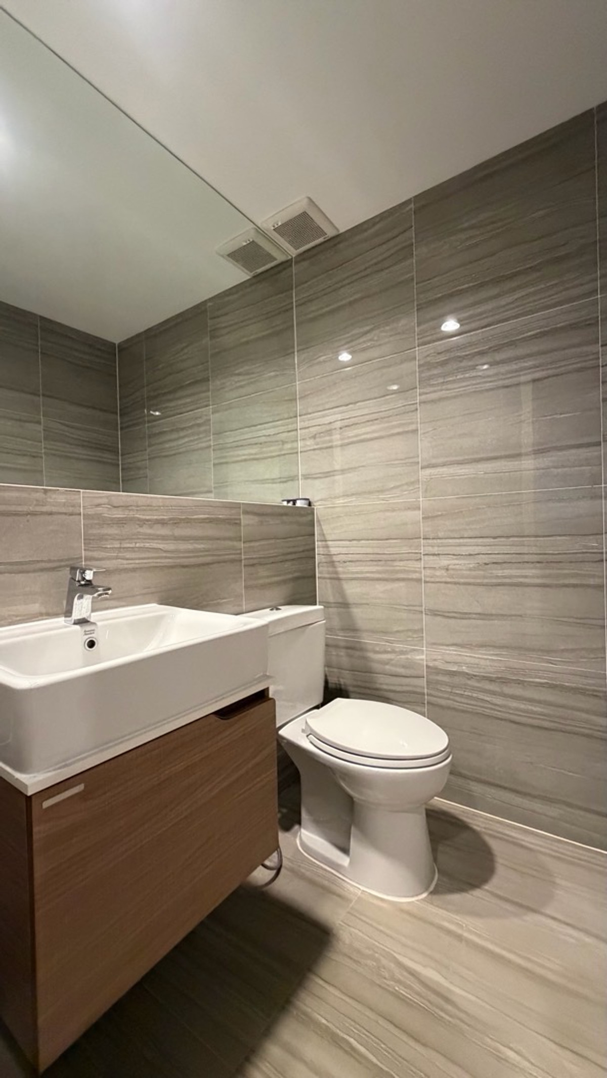 For SaleTownhomePattanakan, Srinakarin : Urgent sale, great price, Navana Define Srinakarin-Rama 9, luxury townhome, 3 floors, large functions, good value, premium location.