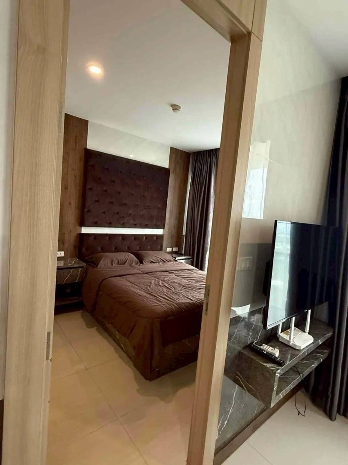 For SaleCondoPattaya, Bangsaen, Chonburi : Sea view condo for sale, The Riviera Jomtien, 33rd floor, city view, size 34.45 sq m, 1 bedroom, price 5,000,000 baht.