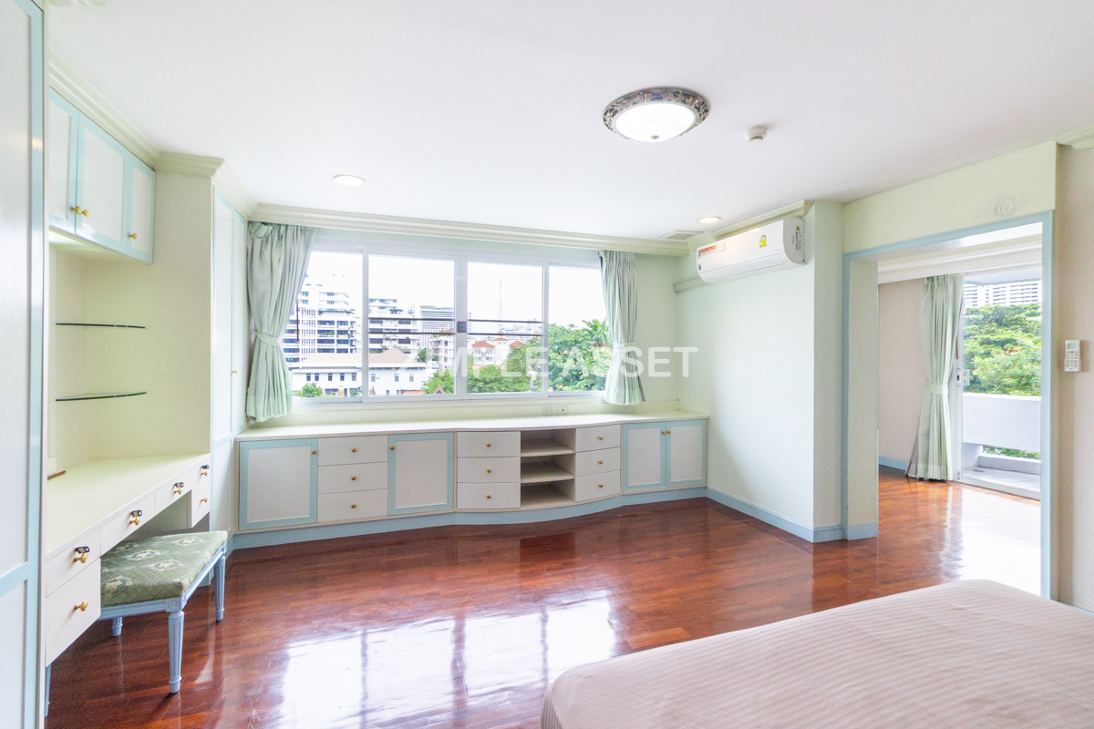 For RentSukhumvit, Asoke, Thonglor : Line ID: @zimple_asset  Residence for Rent in Soi Sawatdi, Sukhumvit. Spacious rooms, fully furnished, prime location.