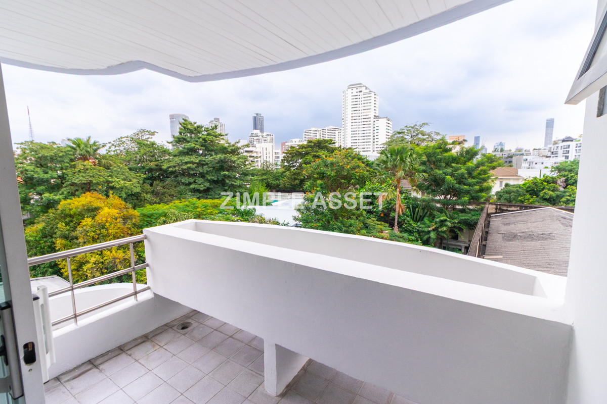 For RentSukhumvit, Asoke, Thonglor : Line ID: @zimple_asset  Residence for Rent in Soi Sawatdi, Sukhumvit. Spacious rooms, fully furnished, prime location.