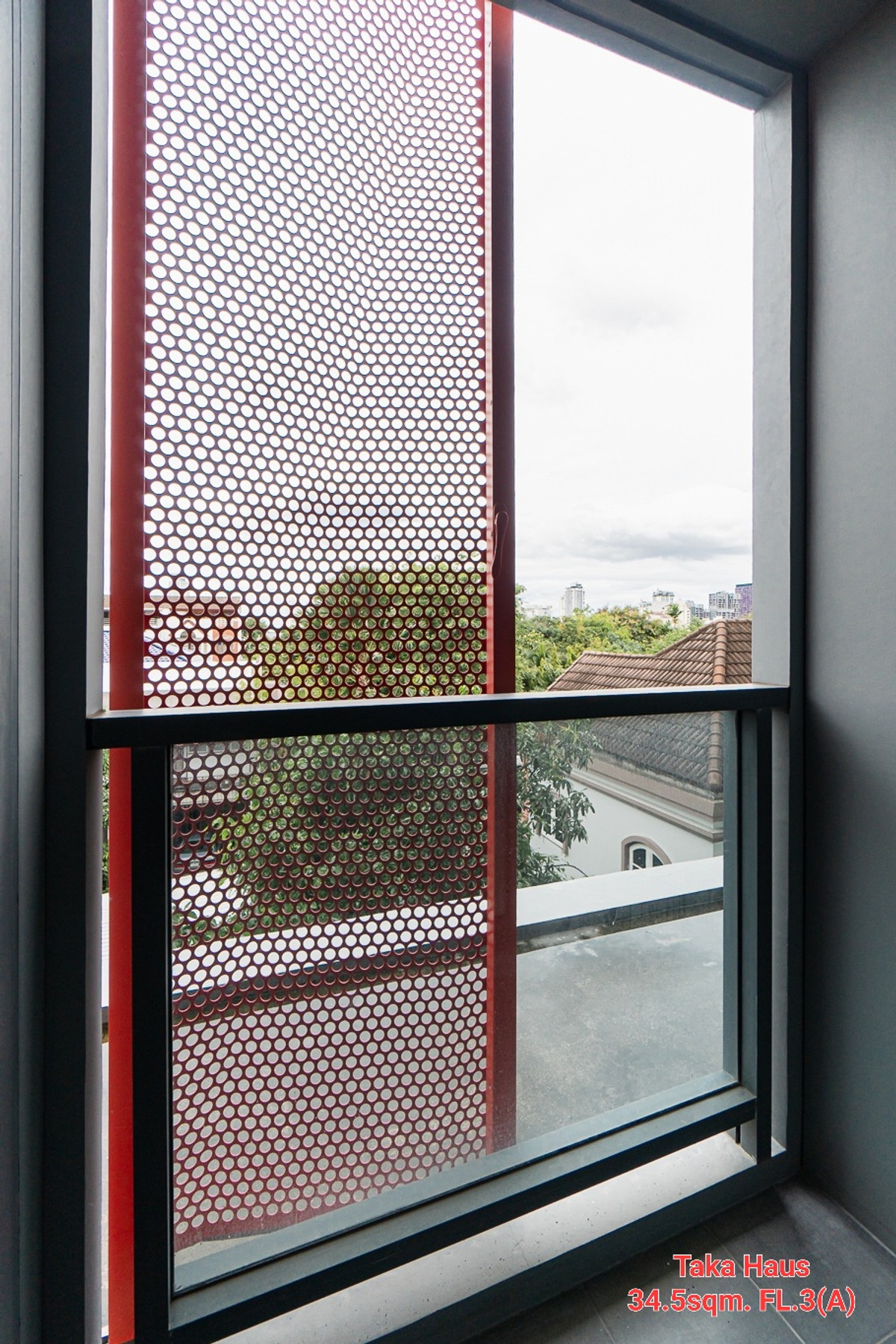 For RentCondoSukhumvit, Asoke, Thonglor : 🔥Urgent Rental🔥 Taka House Ekkamai 12, beautifully decorated, fully furnished, ready to move in, near BTS Ekkamai.