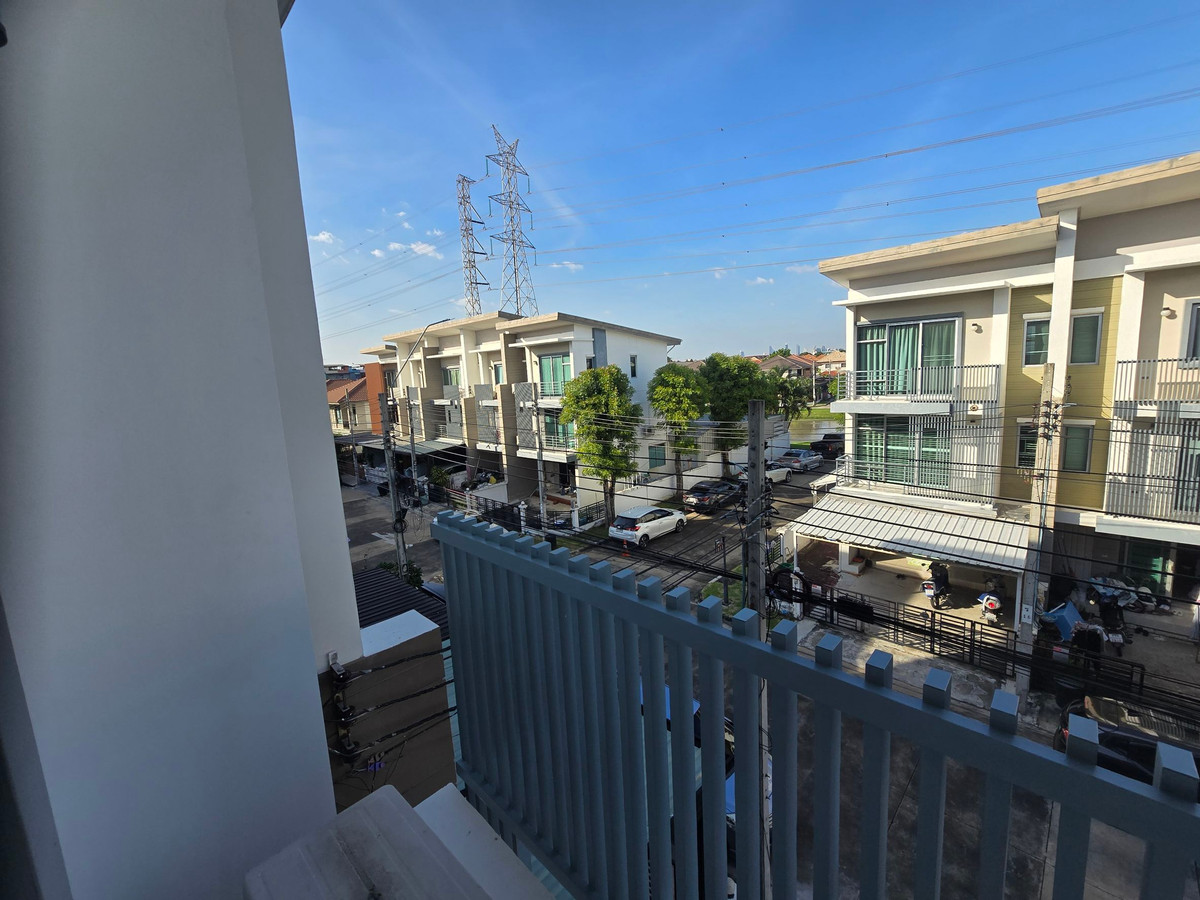 For SaleTownhomeRathburana, Suksawat : 3-story townhome for sale, Town Plus Pracha Uthit, on an area of ​​18.8 sq m. Newly renovated, ready to move in.