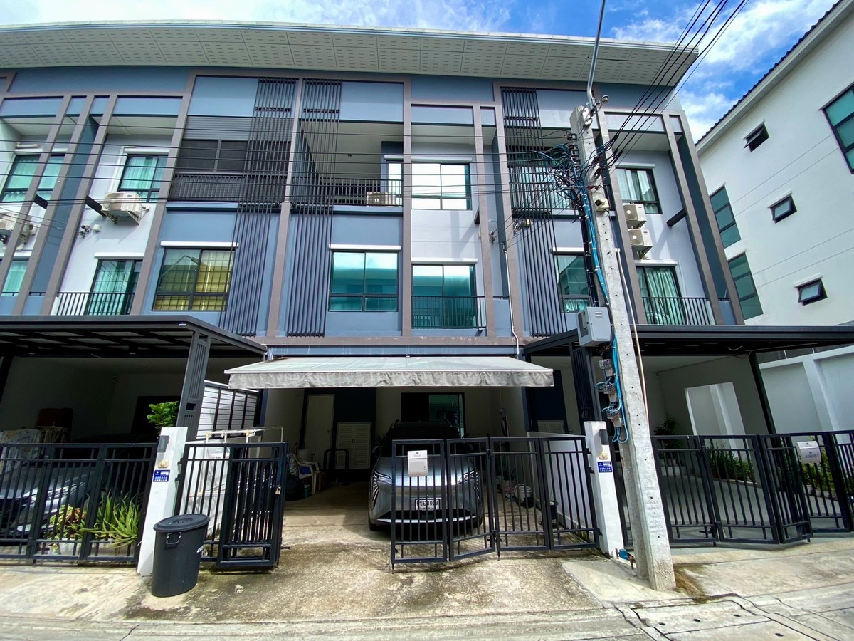 For SaleTownhomeNawamin, Ramindra : For Sale: 3-Storey Townhome at Sammakorn Avenue Ramintra–Wongwaen | 194 SQ.M. | 3 Beds | 4 Baths | Prime Pink Line Location