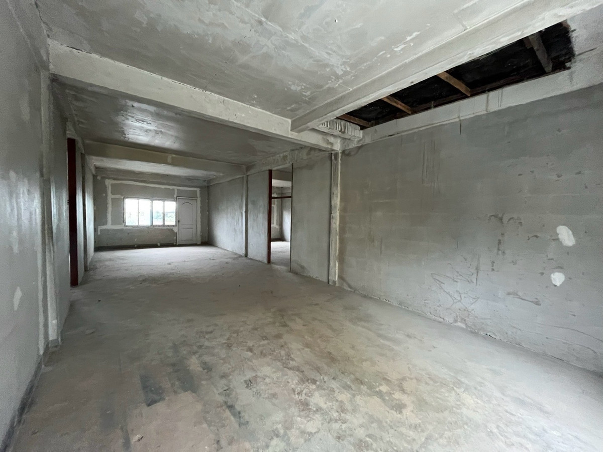 For RentWarehousePattanakan, Srinakarin : Warehouse, commercial building on the main road Phatthanakan - Prawet, near the airport / Lat Krabang / Motorway Chonburi and Bangna-Trad Road.