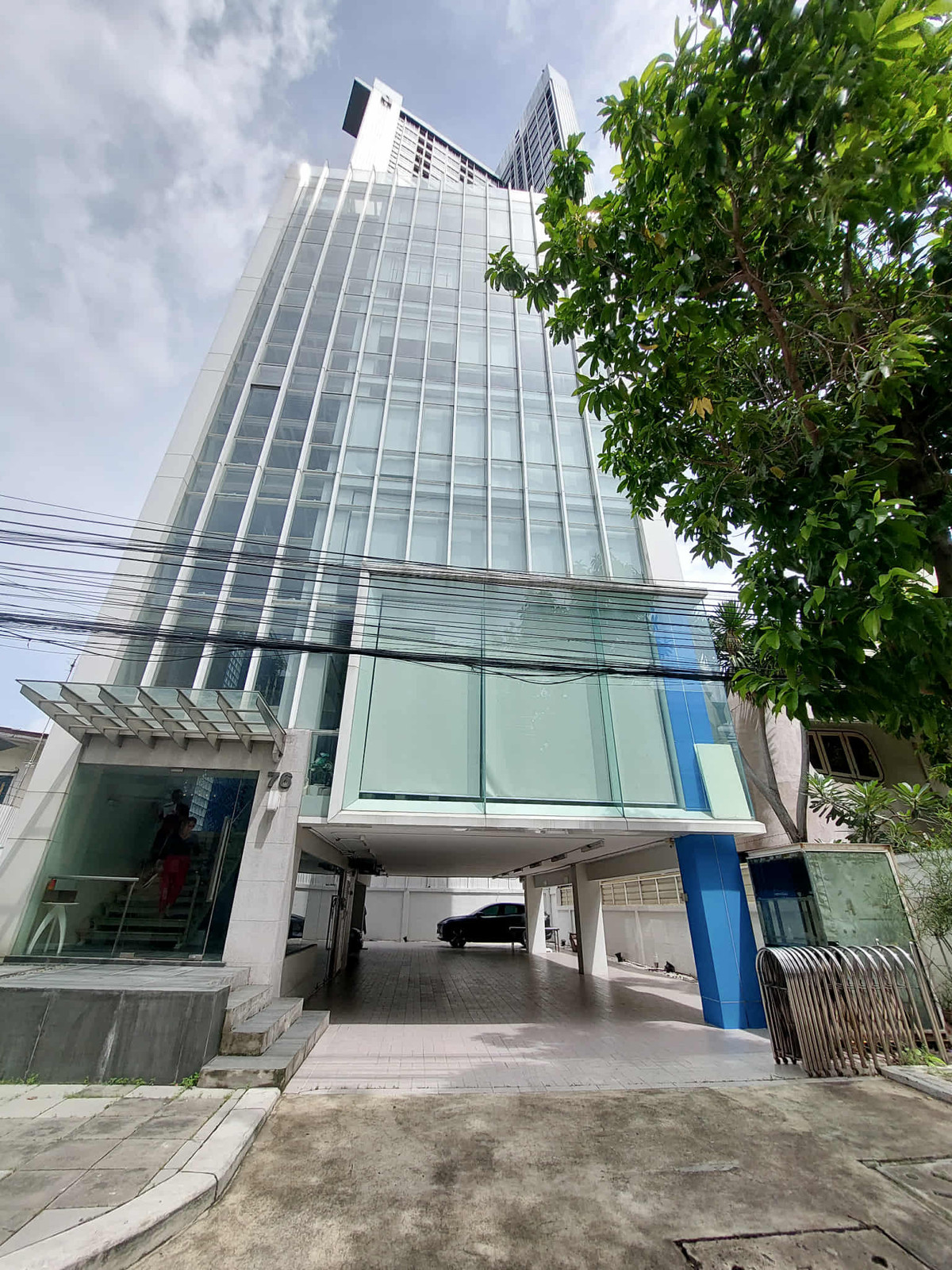 For RentShop HouseSathorn, Narathiwat : For rent, 7-story commercial building, Narathiwat Lane 15 – in the heart of Sathorn.