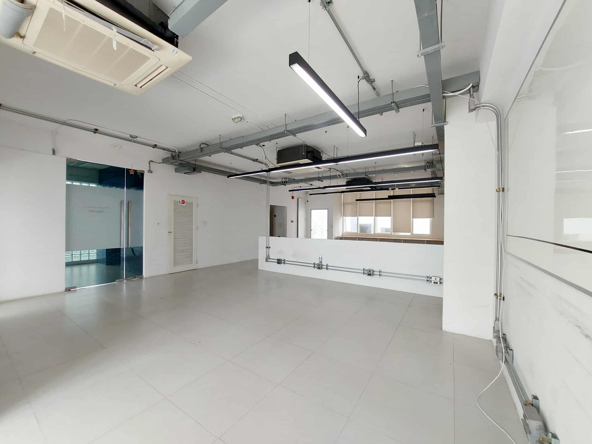 For RentShop HouseSathorn, Narathiwat : For rent, 7-story commercial building, Narathiwat Lane 15 – in the heart of Sathorn.