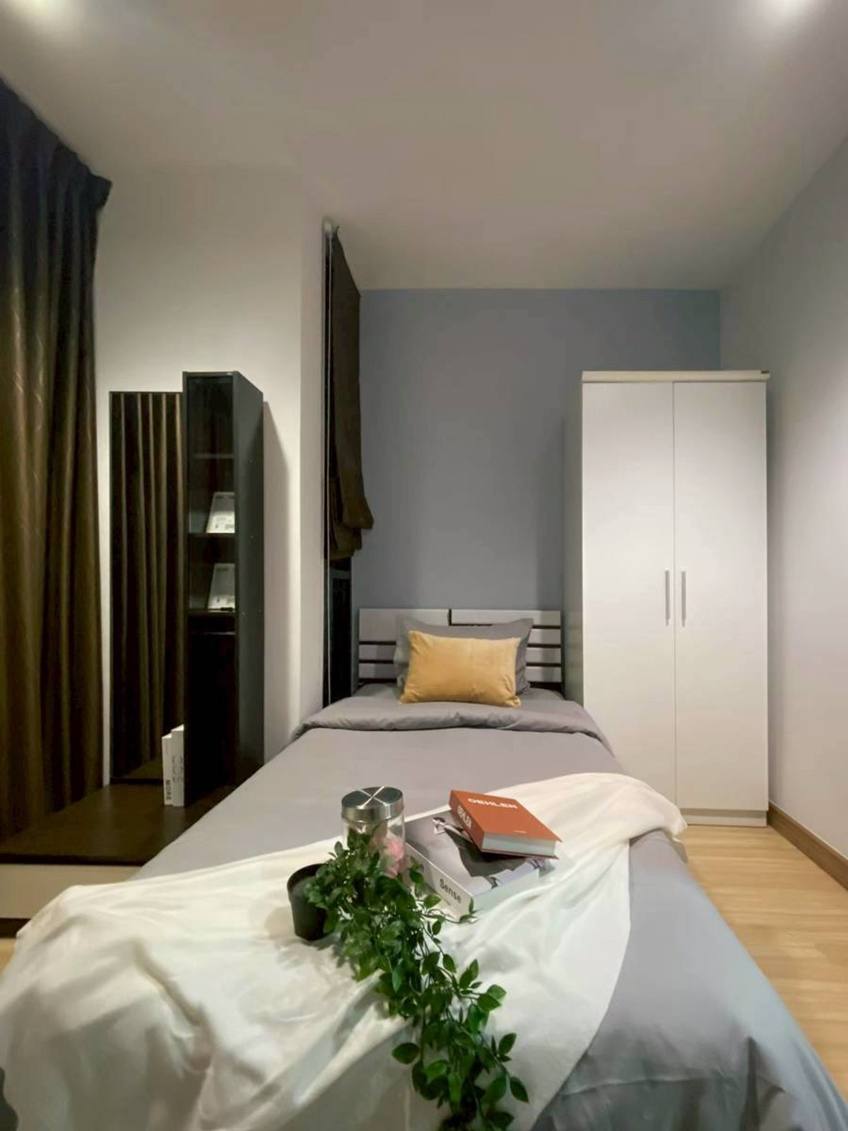 For SaleCondoRatchadapisek, Huaikwang, Suttisan : Urgent sale!! Condo CHATEAU IN TOWN Ratchada 10, fully furnished, ready to move in, size 49 sq m.