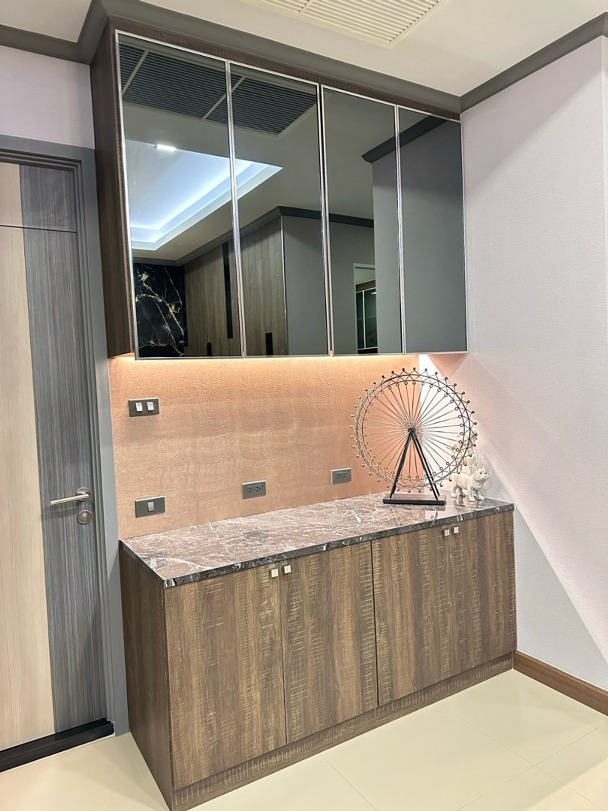 For SaleCondoRatchathewi,Phayathai : Supalai Elite Payathai【𝐒𝐄𝐋𝐋 & 𝐑𝐄𝐍𝐓】🔥A luxurious, airy room with a warm, soft tone. Fully decorated with every detail, it gives off a premium, mature vibe.🔥 Contact Line ID: @hacondo