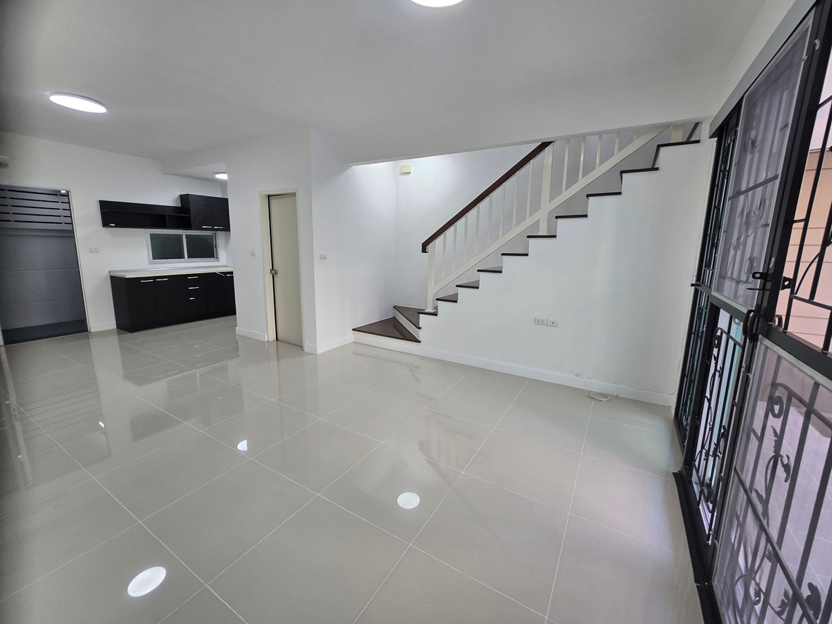 For SaleTownhomeRathburana, Suksawat : 3-story townhome for sale, Town Plus Pracha Uthit, on an area of ​​18.8 sq m. Newly renovated, ready to move in.
