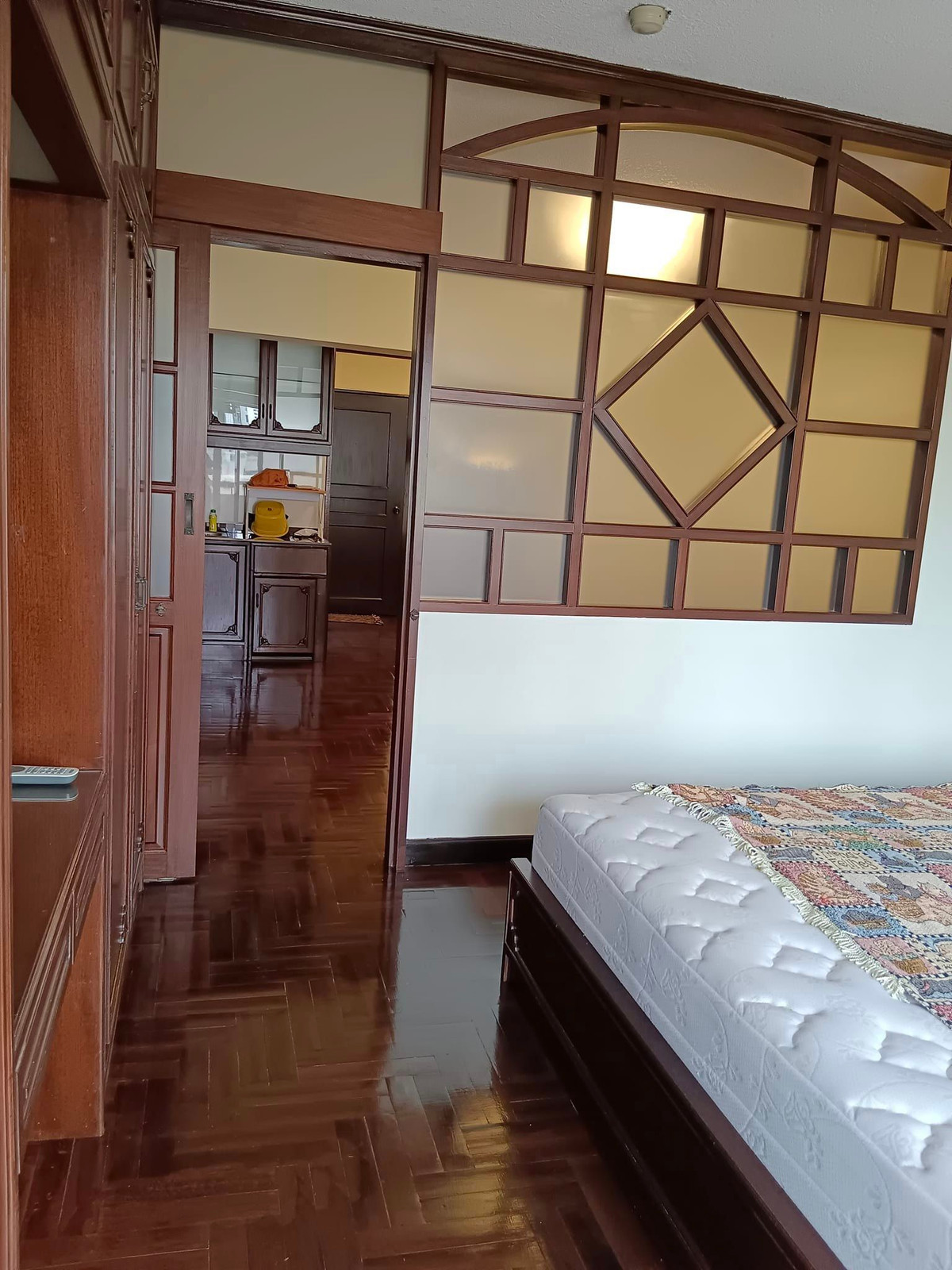 For RentCondoSiam Paragon ,Chulalongkorn,Samyan : Pathumwan Place【𝐑𝐄𝐍𝐓】🔥Classic style with warm orange lights to make the room look more expensive without trying🔥 Contact Line ID: @hacondo