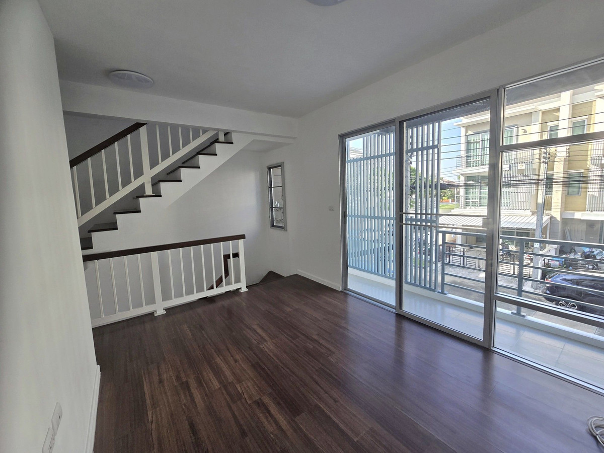 For SaleTownhomeRathburana, Suksawat : 3-story townhome for sale, Town Plus Pracha Uthit, on an area of ​​18.8 sq m. Newly renovated, ready to move in.