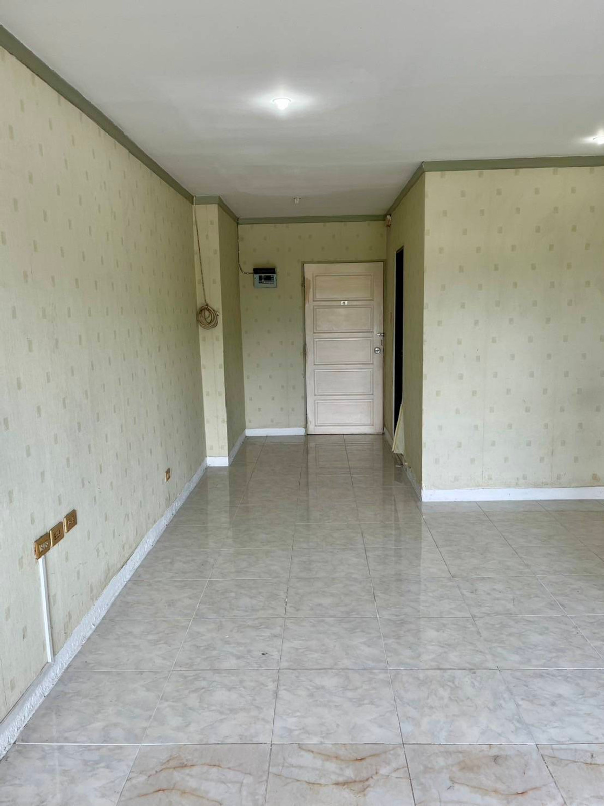 ขายคอนโดบางนา แบริ่ง ลาซาล : ขายด่วน ราคาถูก คอนโดคันทรี่คอมเพล็กซ์ ใกล้ BTS บางนา