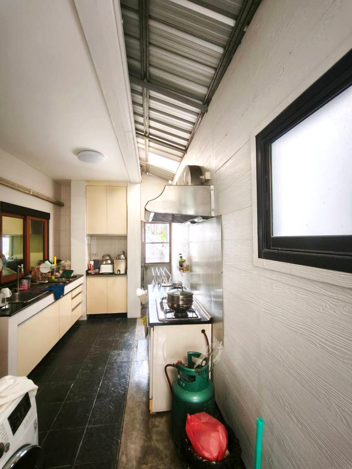 ขายบ้านอ่อนนุช อุดมสุข : 17/2/2026, บ้านเดี่ยว อารียา คาซ่า อ่อนนุช ใกล้ BTSอ่อนนุช บ้านเดี่ยว 3 ชั้น  หันหน้าทิศใต้